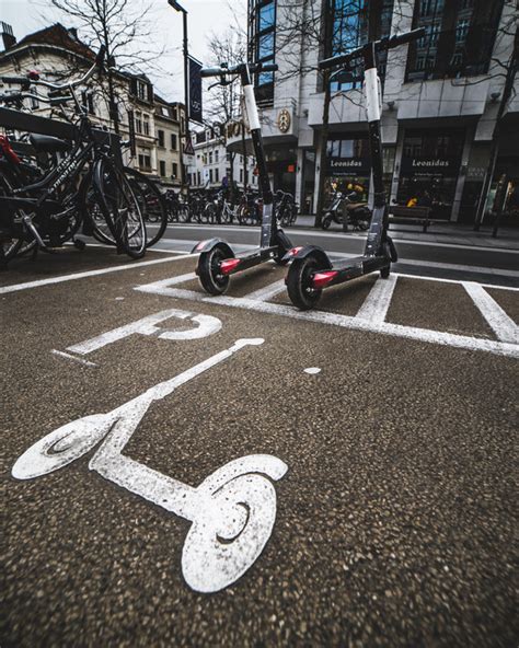 8 of the Most Important Electric Scooter Safety Tips - Smartwheel Canada