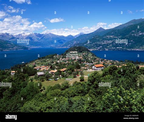 View of Lake Como from a viewpoint above the resort of Bellagio Stock ...