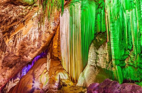 Furong Cave in Wulong Karst National Geology Park - Getty Images, Canva (2) - Mushroom Travel