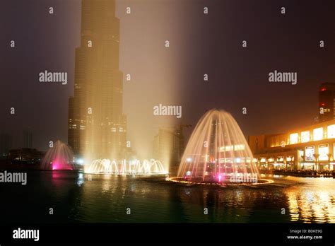 Fountain in Lake Dubai at Downtown Dubai, Dubai, United Arab Emirates ...