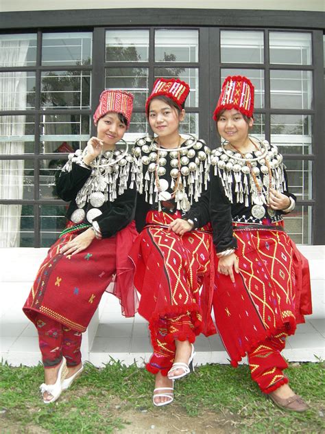 Kachin - Jingpo people - Wikipedia | Rakhine, Kachin, Traditional outfits