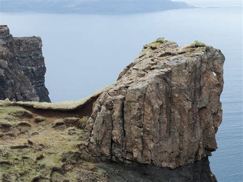 Rock block at cliff edge © Trevor Littlewood :: Geograph Britain and Ireland