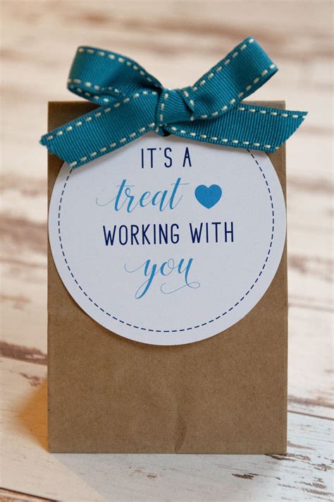 Diy Thank You Gifts For Coworkers / 75+ Good, Inexpensive Gifts for Coworkers | Appreciation ...