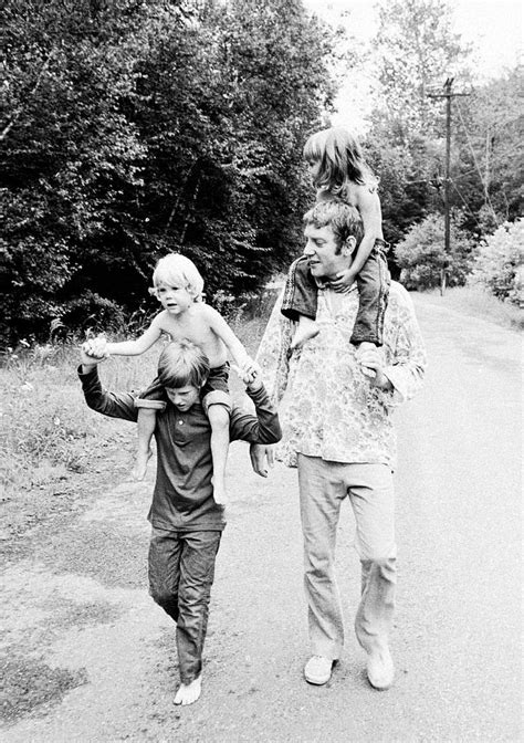 Donald Sutherland with his children. | Donald sutherland, Sutherland ...