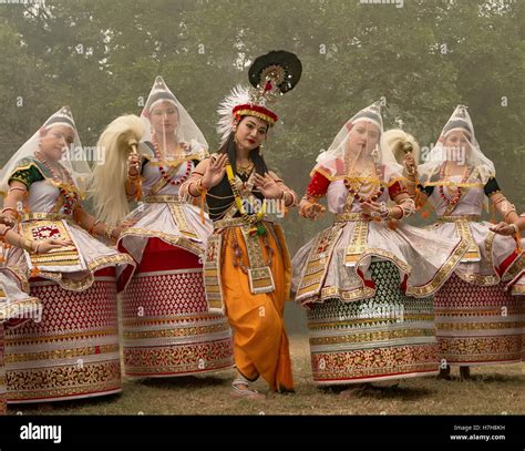 New Delhi, New Delhi, India. 6th Nov, 2016. Indian Classical dancers from the state of Manipur ...