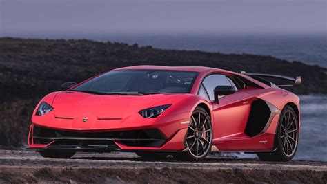 Head to Head: Lamborghini Aventador SVJ vs. McLaren 720S - LamboCARS