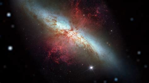 Zoom into the galaxy M82 and its supernova SN 2014J - YouTube