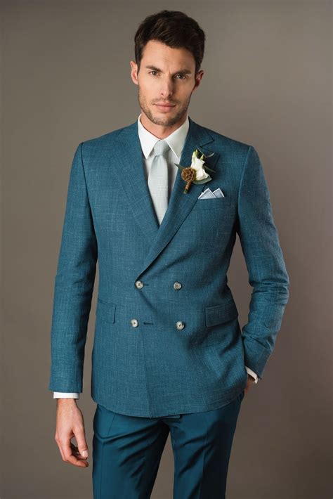 Les tendances mariage 2023 pour Homme - Les costumes sur-mesure du marié