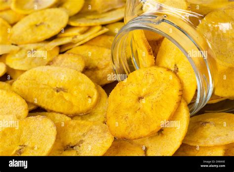 Chips de banane plantain Photo Stock - Alamy