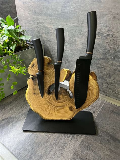 Acacia wood magnetic knife holder ACACIA 01 - timbermakers.cz