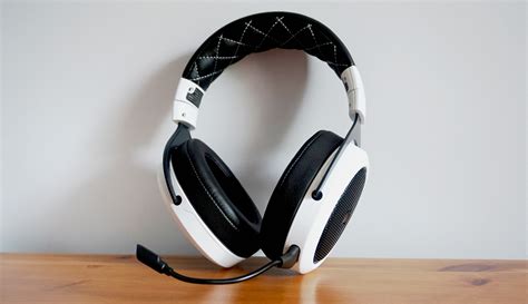 Corsair HS70 Wireless review | Rock Paper Shotgun