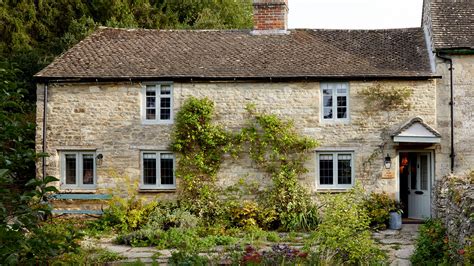 A Cotswold cottage that embodies modern country style | House & Garden