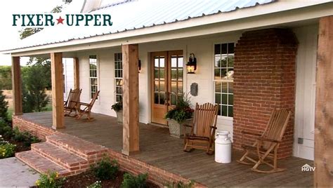 Chip and Joanna Gaines' "Fixer Upper" Farmhouse