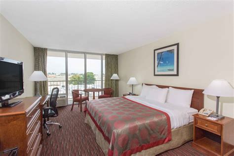 Book Ramada by Wyndham Hialeah/Miami Airport North in Hialeah | Hotels.com