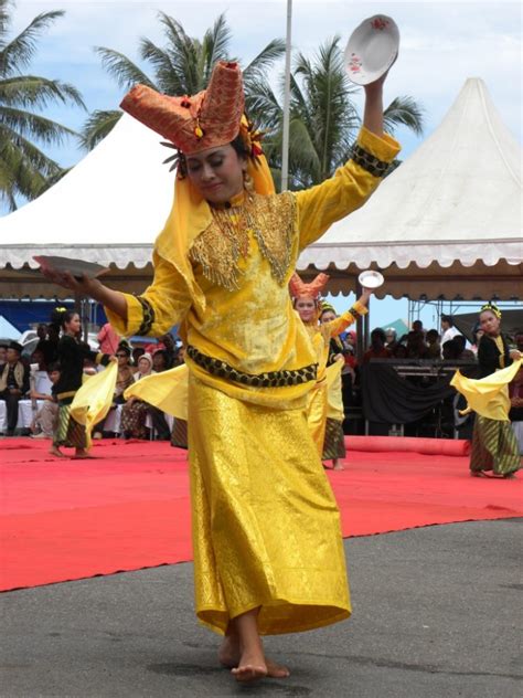 [Penjelasan Lengkap] 24+ Seni Tari Tradisional Sumatera Barat