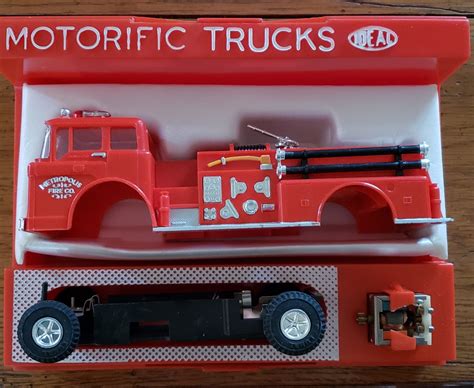 Buffalo Road Imports. Ford Firetruck, Telesqurt- Truck Co. #33 FIRE OTHER Plastic model Athearn ...