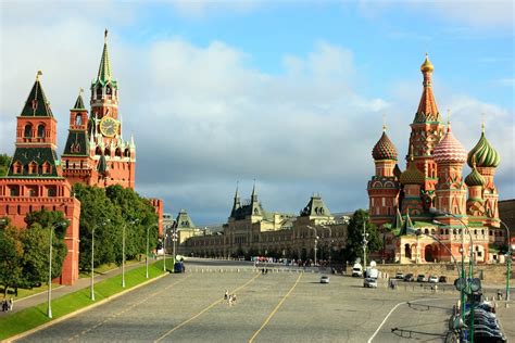 Red Square Guided Tour & Visit to St. Basil`s Cathedral & Lenin Mausoleum