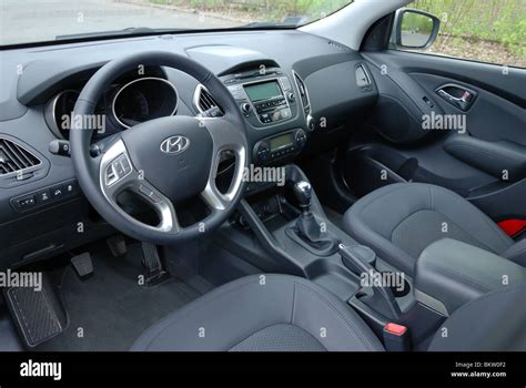 Hyundai ix35 2.0 CRDi 4x4 - 2010 - Korean compact SUV - interior Stock Photo: 29438054 - Alamy