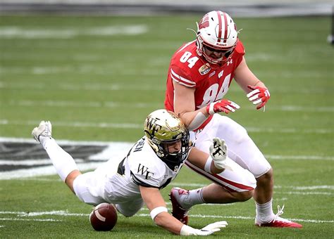 Ball drop: Wisconsin wins Duke’s Mayo Bowl, breaks trophy | The Seattle ...