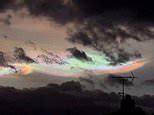 Video: Stunning 'mother of pearl' clouds dazzle Britons in UK skies | Daily Mail Online
