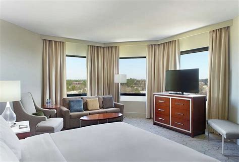 Hilton Atlanta Northeast Rooms: Pictures & Reviews - Tripadvisor