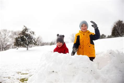 15 Snow Activities - Fun Things to Do in Winter