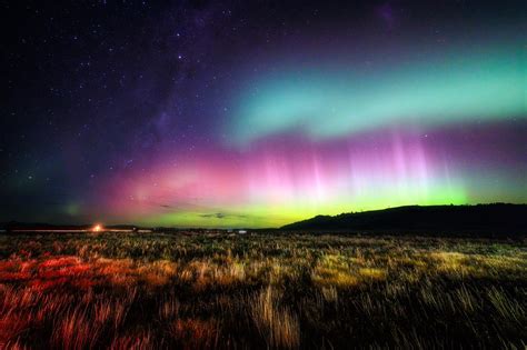 Aurora Australis over Tasmanian Midlands [2048 × 1365][OC] : r/ExposurePorn