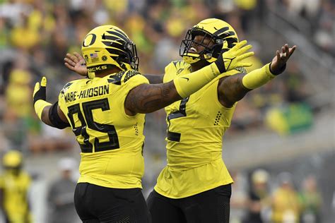 Oregon has rebound win with 70-14 rout of Eastern Washington | AP News