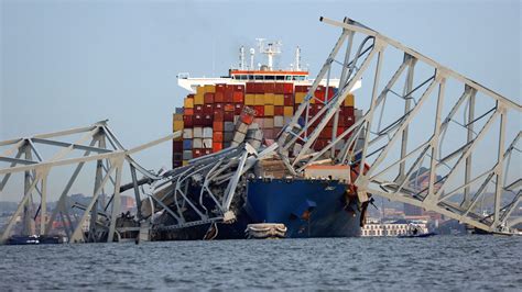 Rescue ongoing as cars and people fall into water after ship strike ...