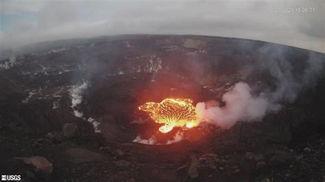 Kilauea Volcano Eruption Resumes At Summit