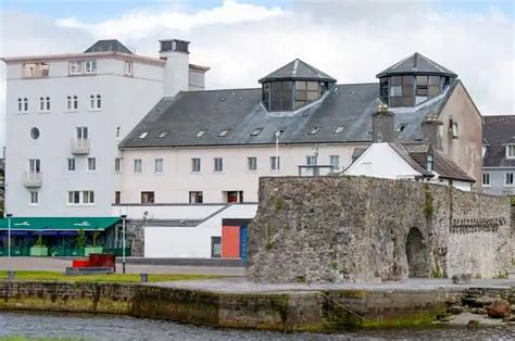 Spanish Arch Galway: History, Facts (+ The Tsunami Story!)