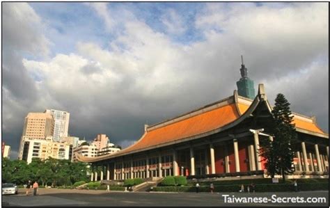 Visit Sun Yat-sen Memorial Hall in Taipei, Taiwan