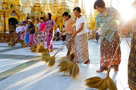 Things to remember when visiting Myanmar temples