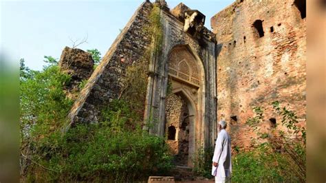 travel | In Jharkhand, the twin forts of Palamu near Betla are the remains of the Mughal-era ...