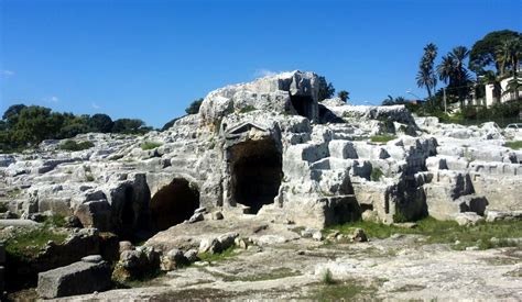 The Curious Case of the Tomb of Archimedes - The Italian Academy ...