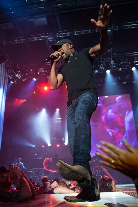 Darius Rucker Brings Southern Style to Cedar Park Center - Front Row Center