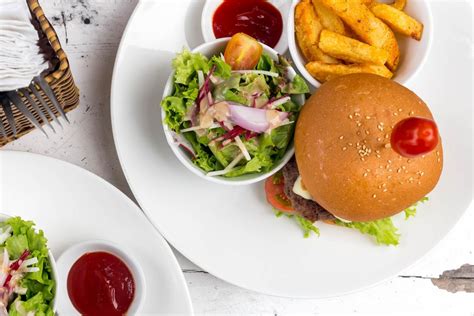 Hamburger with French Fries - Bilder und Fotos (Creative Commons 2.0)
