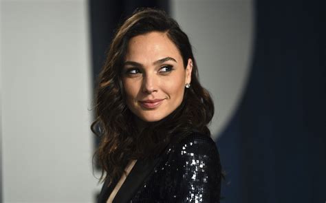 Gal Gadot To Star In James Bond-like Spy Thriller From The Old Guard's ...