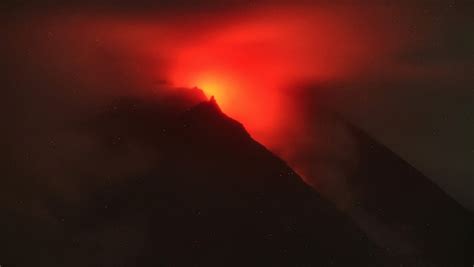 Indonesia's Merapi Spews Out Volcanic Lava And Ash, Hundreds Evacuate