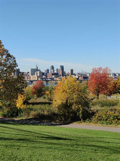 St Paul skyline (Minneapolis in background) : r/CitySkylines