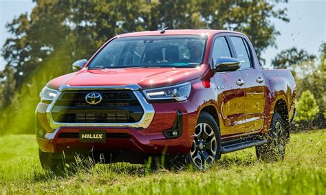 Toyota Hilux e SW4 terão versão híbrida diesel em 2022 - Automais