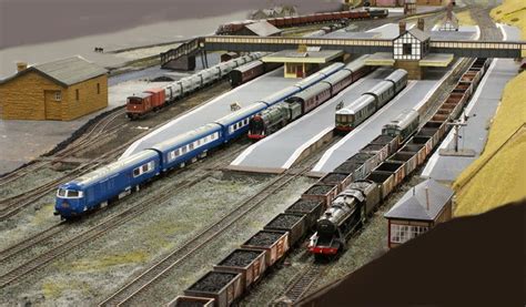 Midland Pullman and Palatine at Chinley | Model trains, Model train layouts, Model railway