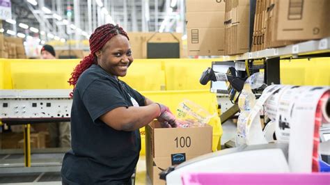 Amazon employee shares details on 7 fulfillment center jobs