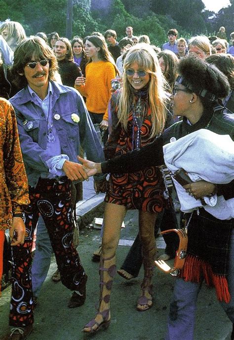 Hippies in the 60s : Fashion, Festivals, Flower Power