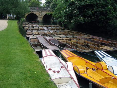 What Is A Punt Boat? A Guide To The Traditional Watercraft - Maritime Page