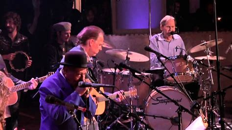 Levon Helm - The Weight (Live) - YouTube