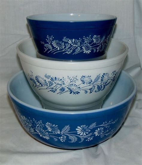 Pyrex COLONIAL MIST BLUE & WHITE 3 PC ROUND MIXING BOWL SET* | Mixing bowls set, Pyrex, Vintage ...