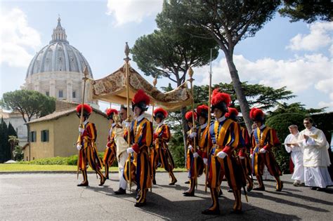 PHOTOS: Eucharistic procession in the Vatican Gardens on Corpus Christi ...