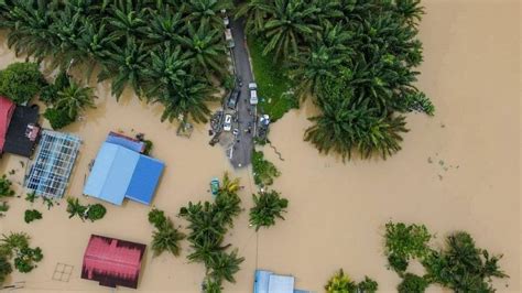 At least 4 dead, thousands evacuated in Malaysia floods | The Daily Star