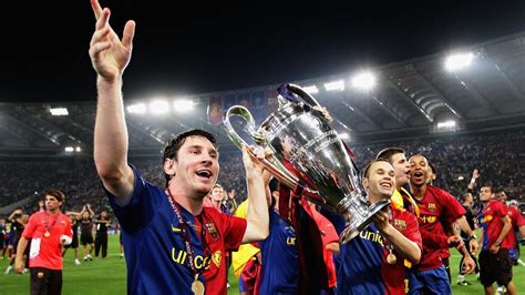 Lionel Messi leads Barcelona past Manchester United, into Champions ...